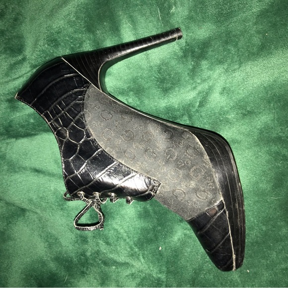 Super awesome Guess tie up high heels 🌺 - Picture 5 of 10